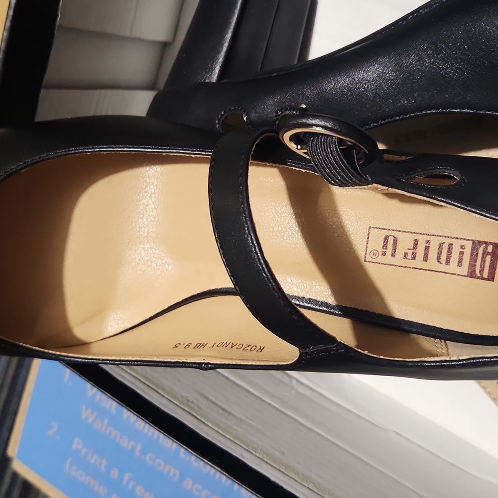 Shoes - Picture 6 of 6